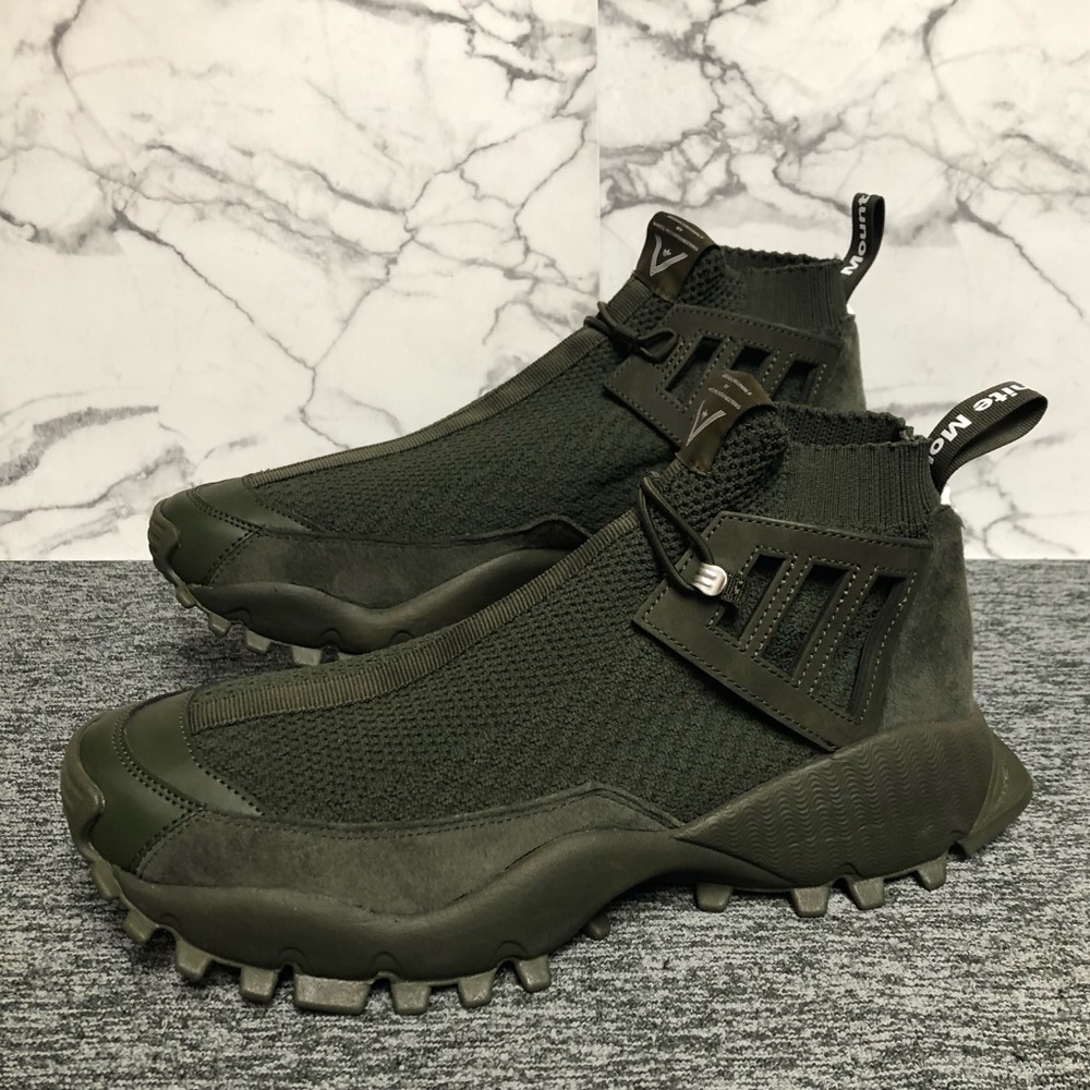 Adidas “SEEULATER” hiking boots / Size: 10.5 / NEW